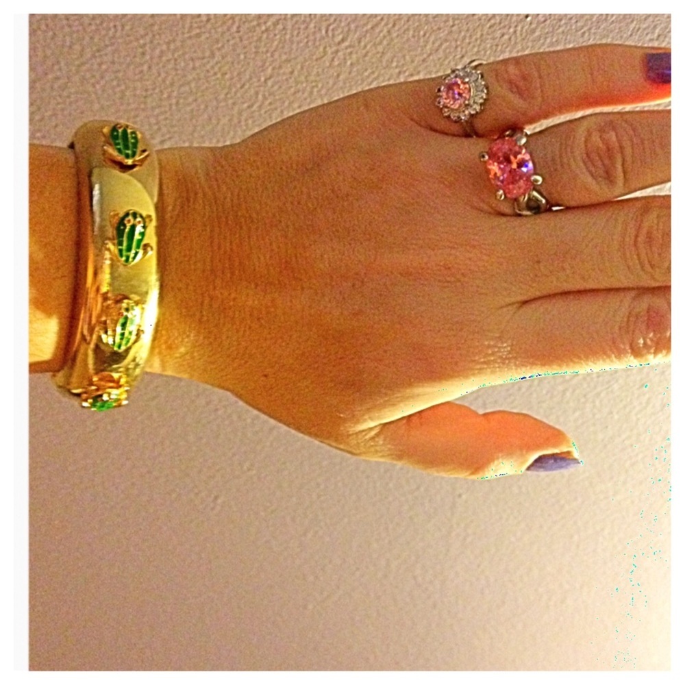 Frog Gold Tone Bracelet with Painted Frogs NEW - Picture 7 of 13